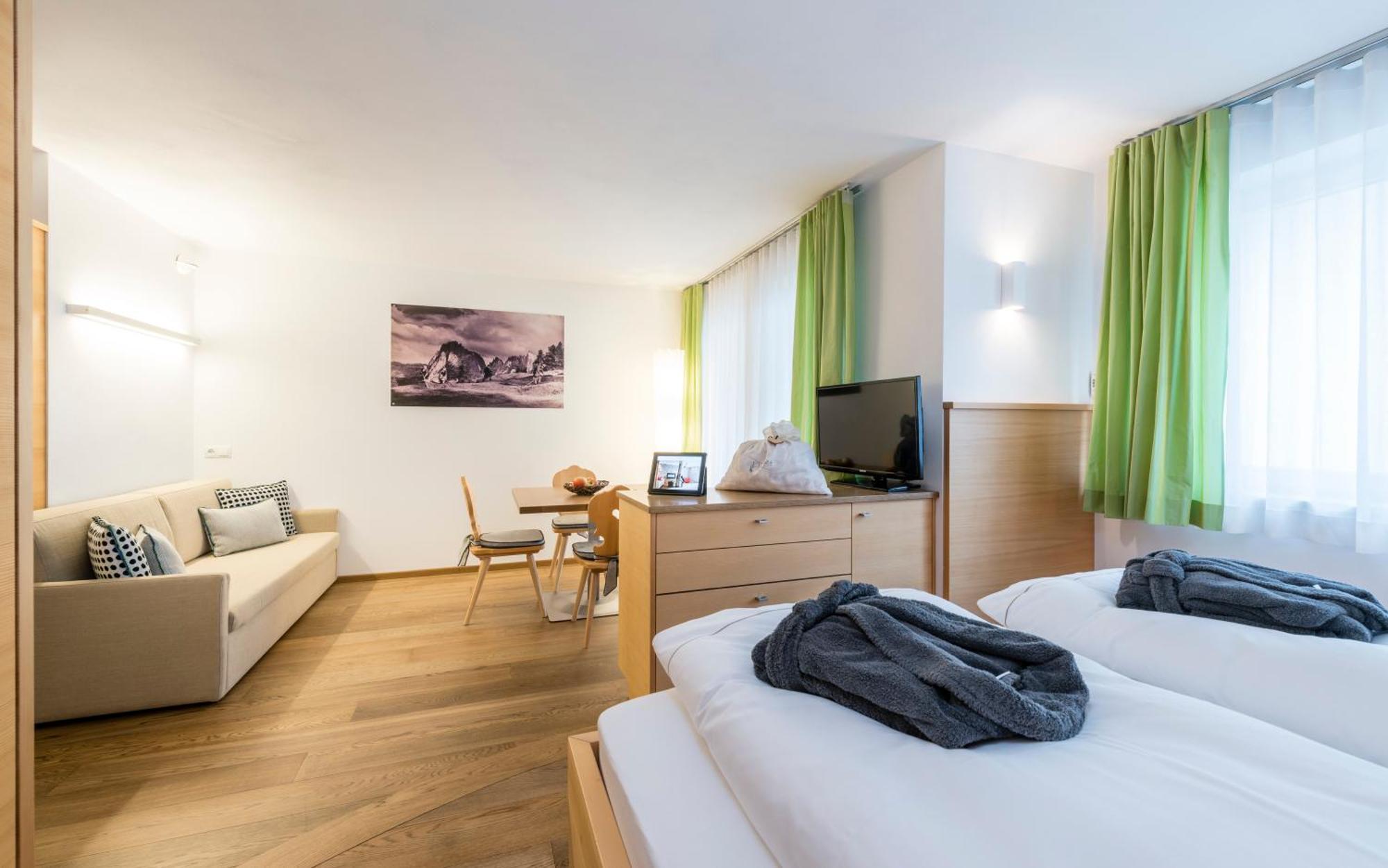 Avita - Suites To Relax Ortisei Eksteriør billede