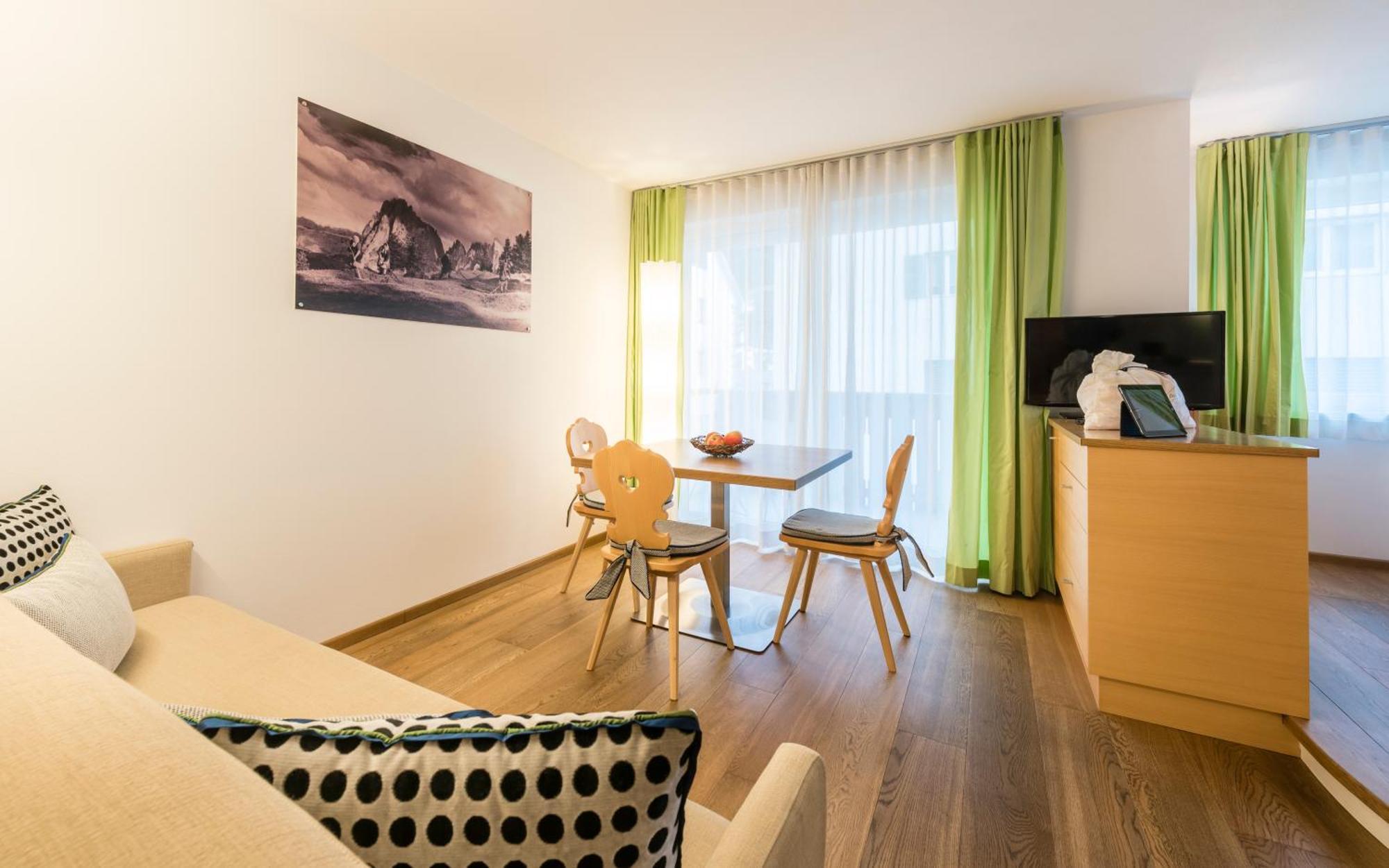 Avita - Suites To Relax Ortisei Eksteriør billede